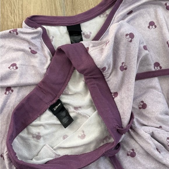 Disney purple so soft, cozy Minnie Mouse pajamas (S/M) - Picture 4 of 11